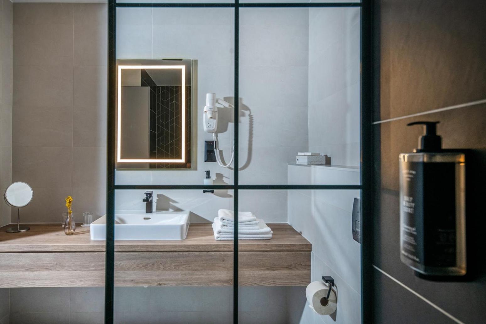 Flow Hotel & Conference Inarcs Bagian luar foto
